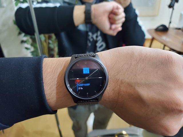 アナログの中にデジタル】ガーミンの最新スマートウォッチ「VIVOMOVE ...